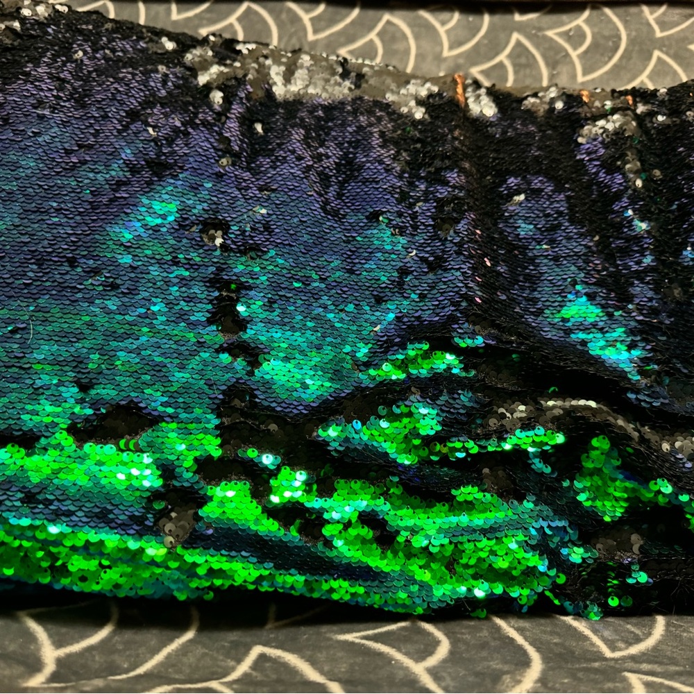 Body pillow- sequin blue and green that change to black